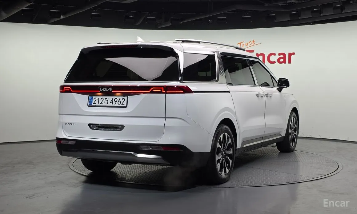 Kia Carnival, 2023 — фото 2 из 12