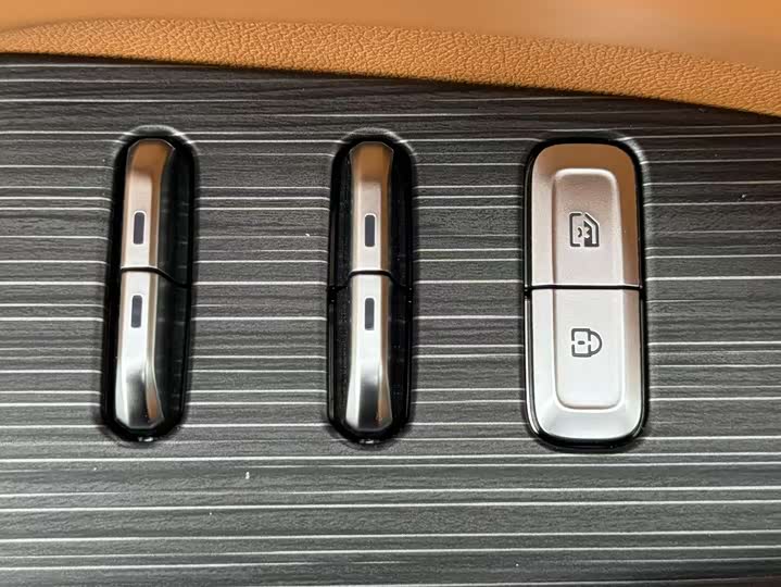 Dongfeng Yipai eπ 008, 2024 — фото 8 из 9