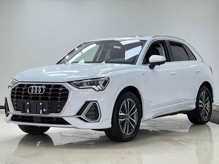 Audi Q3, 2023 — купить в Брянске под ключ