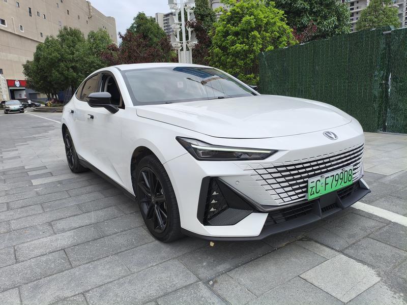 Changan UNI-V Hybrid, 2023 — фото 3 из 12
