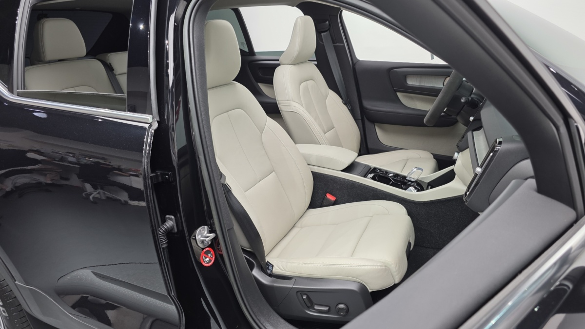 Volvo XC40, 2022 — фото 12 из 12