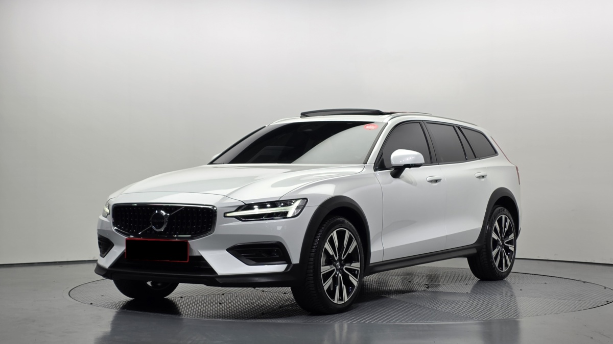 Volvo V60, 2023 — купить в Санкт-Петербурге под ключ
