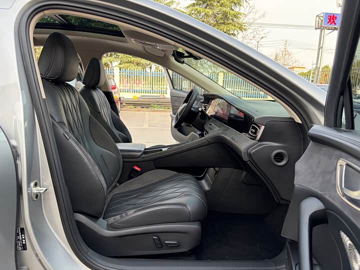 Roewe D7, 2023 — фото 6 из 9