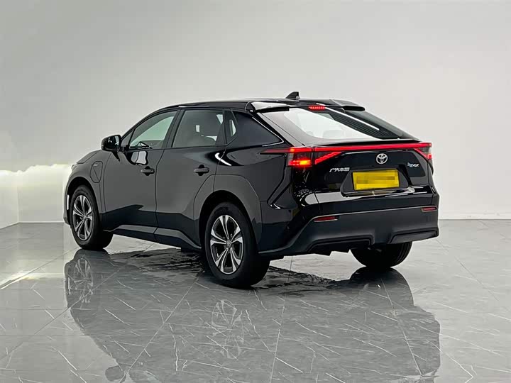 Toyota bZ4X Platinum, 2026 — фото 4 из 9
