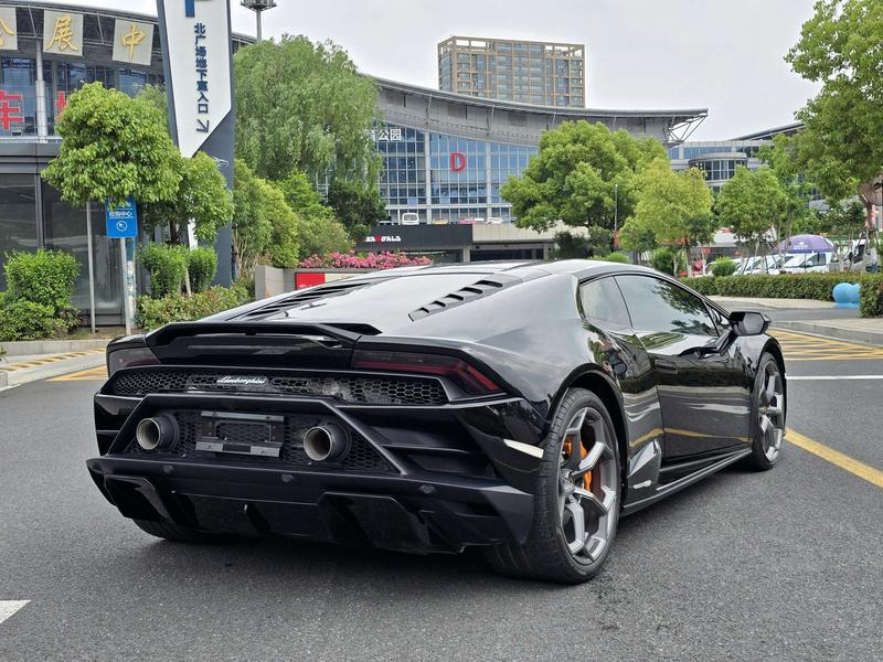 Lamborghini Huracán, 2023 — фото 3 из 10