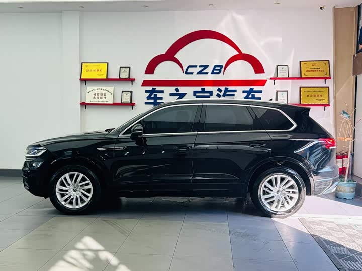 Volkswagen Touareg, 2023 — фото 4 из 9