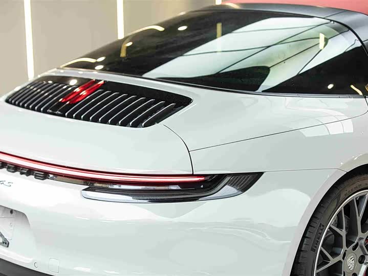 Porsche 911, 2022 — фото 4 из 9