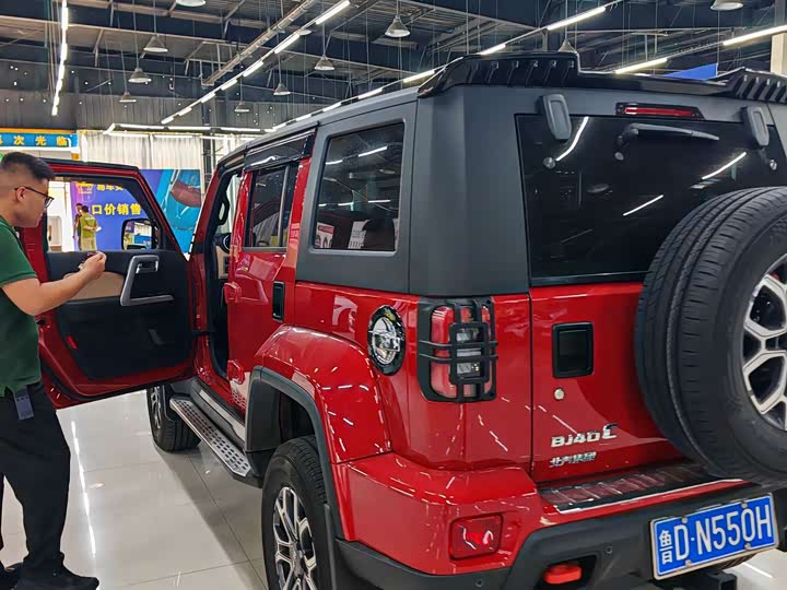 BAIC Beijing BJ40, 2026 — фото 4 из 5