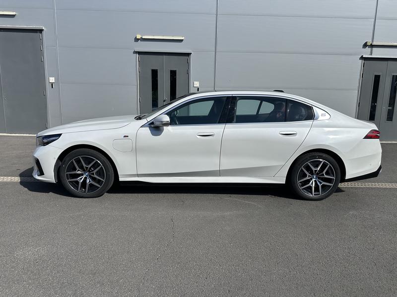 BMW i5, 2025 — фото 3 из 9