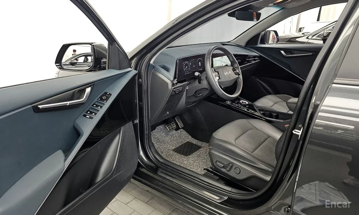 Kia Niro, 2023 — фото 10 из 12