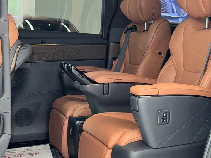 Toyota Vellfire, 2024 — фото 5 из 9