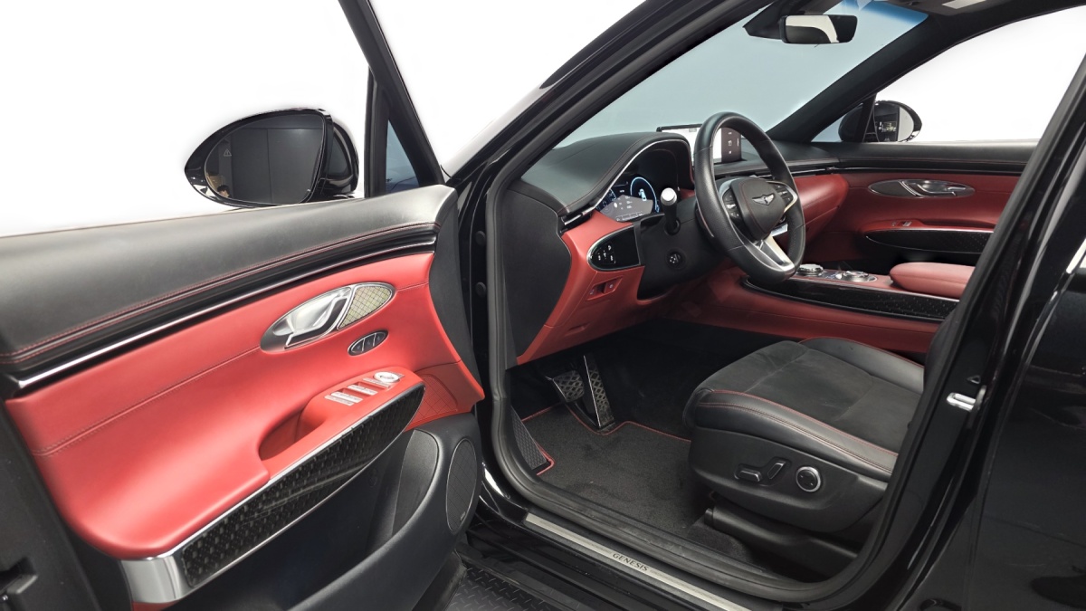Genesis GV70, 2023 — фото 10 из 12