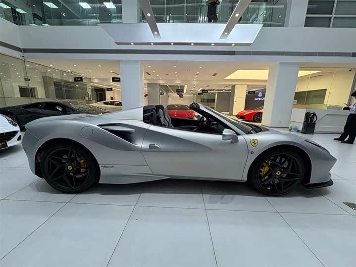 Ferrari F8, 2023 — фото 2 из 9