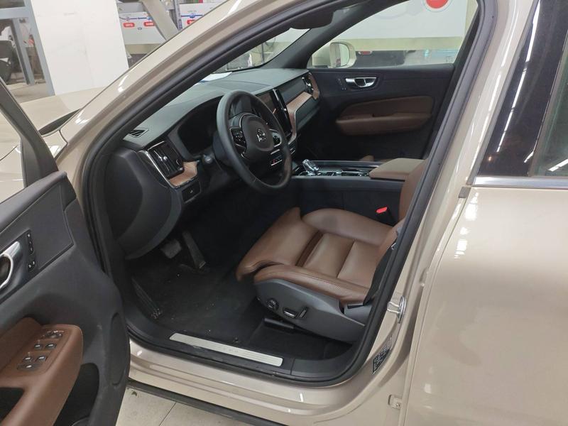 Volvo XC60, 2025 — фото 7 из 9