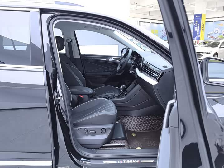 Volkswagen Tiguan L Pro, 2024 — фото 8 из 9