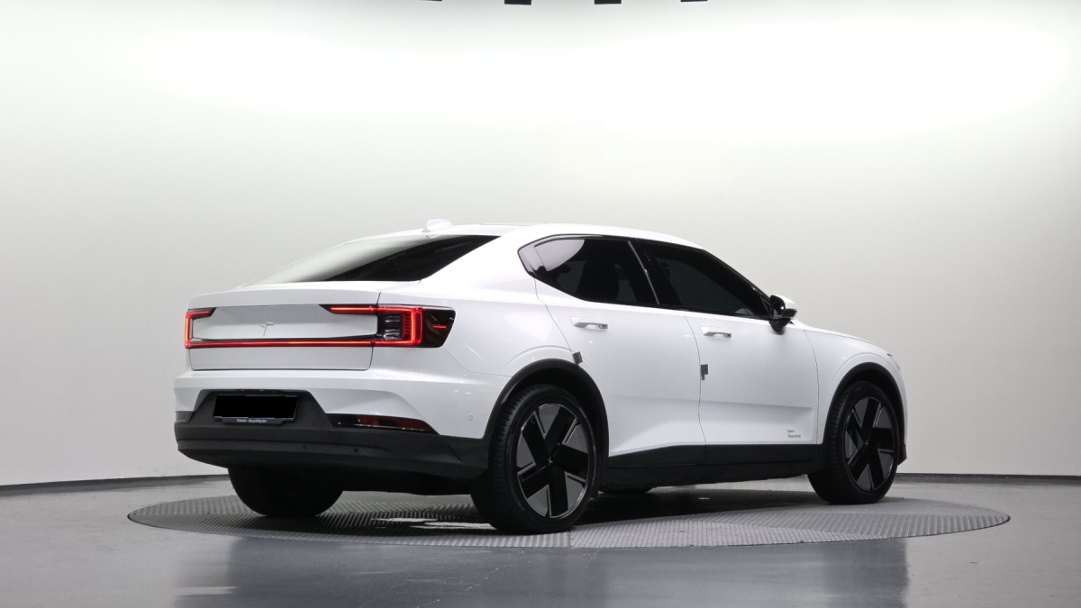 Polestar 2, 2025 — фото 2 из 12