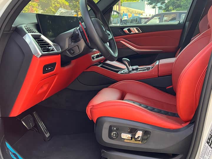 BMW X5 M, 2025 — фото 8 из 9