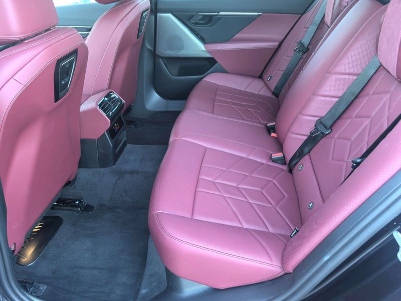 BMW i5, 2025 — фото 11 из 12