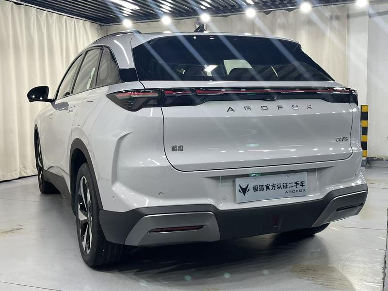 BAIC Arcfox Alpha T5, 2026 — фото 4 из 11