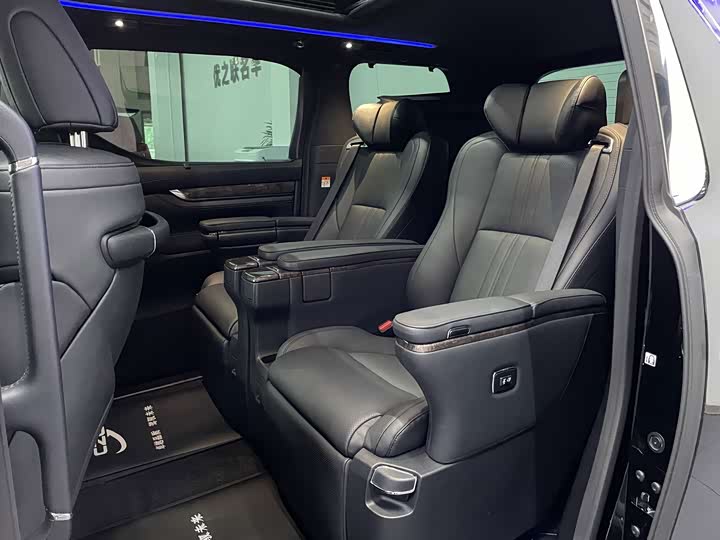 Toyota Vellfire, 2022 — фото 9 из 9