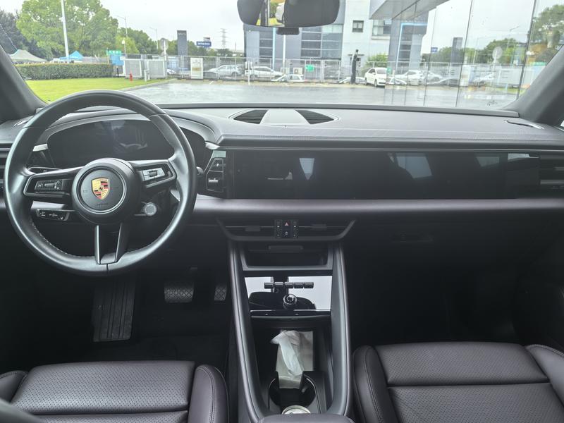 Porsche Macan EV, 2024 — фото 7 из 11