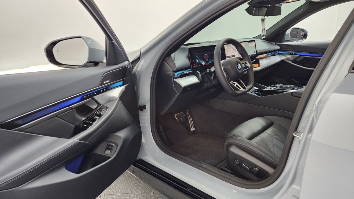 BMW 5 Series, 2025 — фото 9 из 12