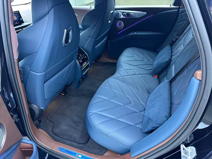 BMW XM, 2024 — фото 9 из 9