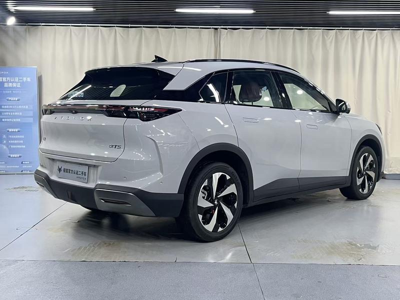 BAIC Arcfox Alpha T5, 2026 — фото 6 из 11