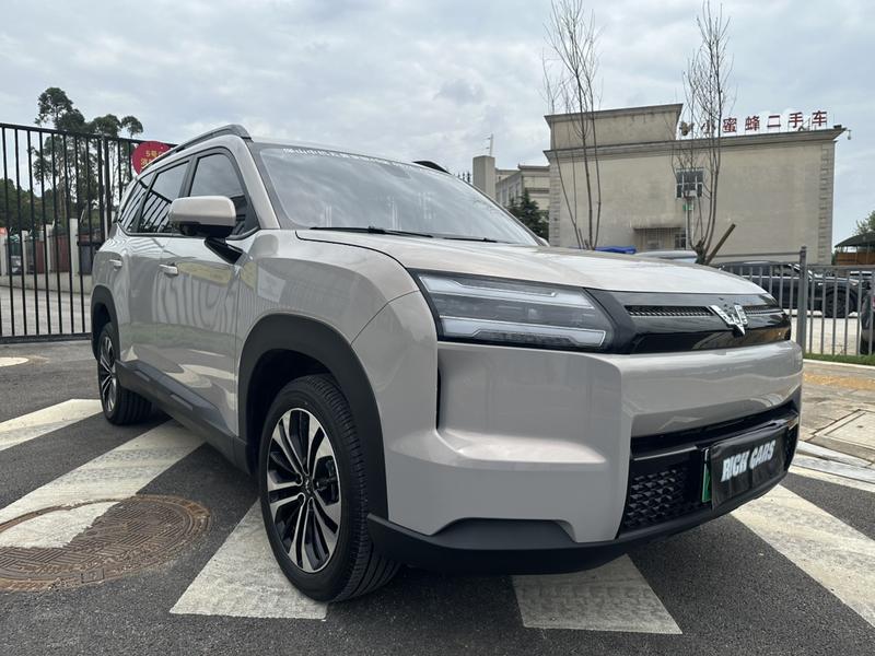 Wuling Starlight 560 Hybrid/EV, 2025 — фото 3 из 12