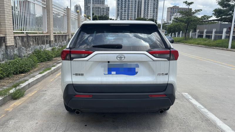 Toyota RAV4, 2023 — фото 5 из 10