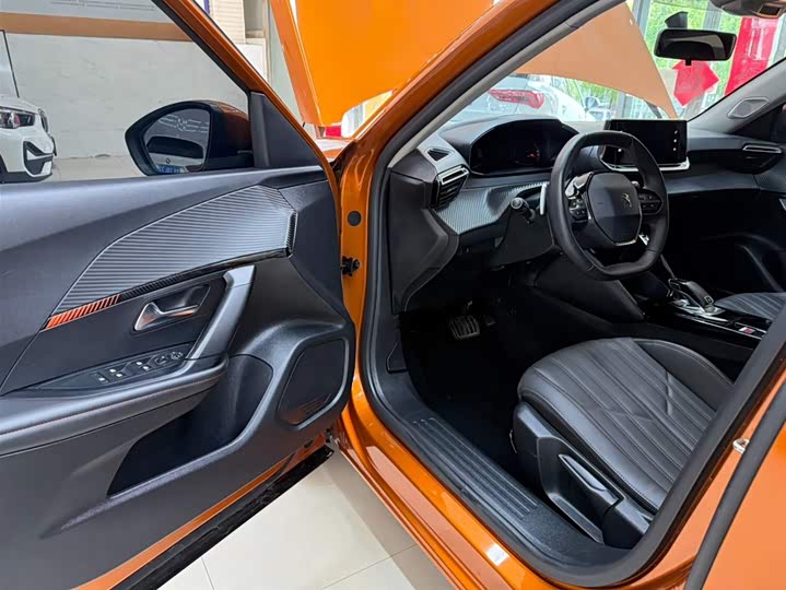 Peugeot 2008, 2021 — фото 8 из 9