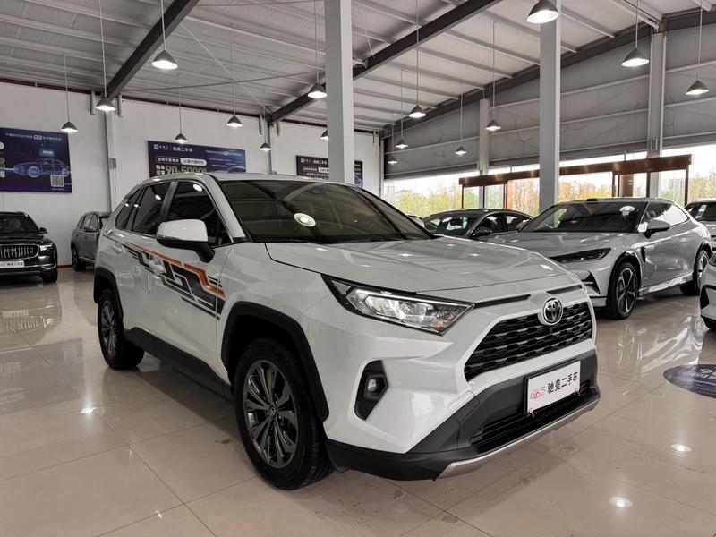 Toyota RAV4, 2023 — фото 3 из 12