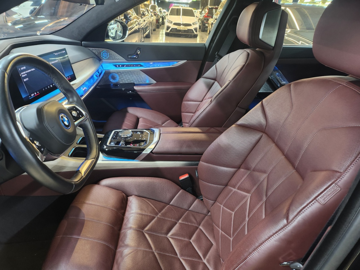 BMW 7 Series, 2024 — фото 9 из 12