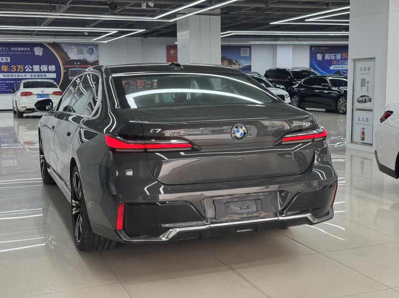 BMW i7, 2025 — фото 3 из 12