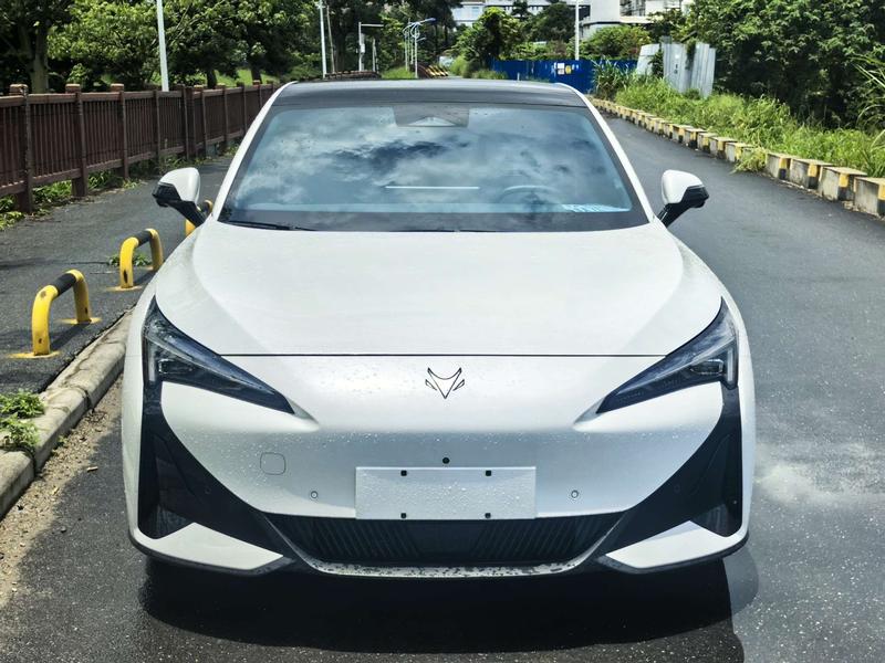 BAIC Arcfox Alpha S5, 2025 — фото 2 из 12