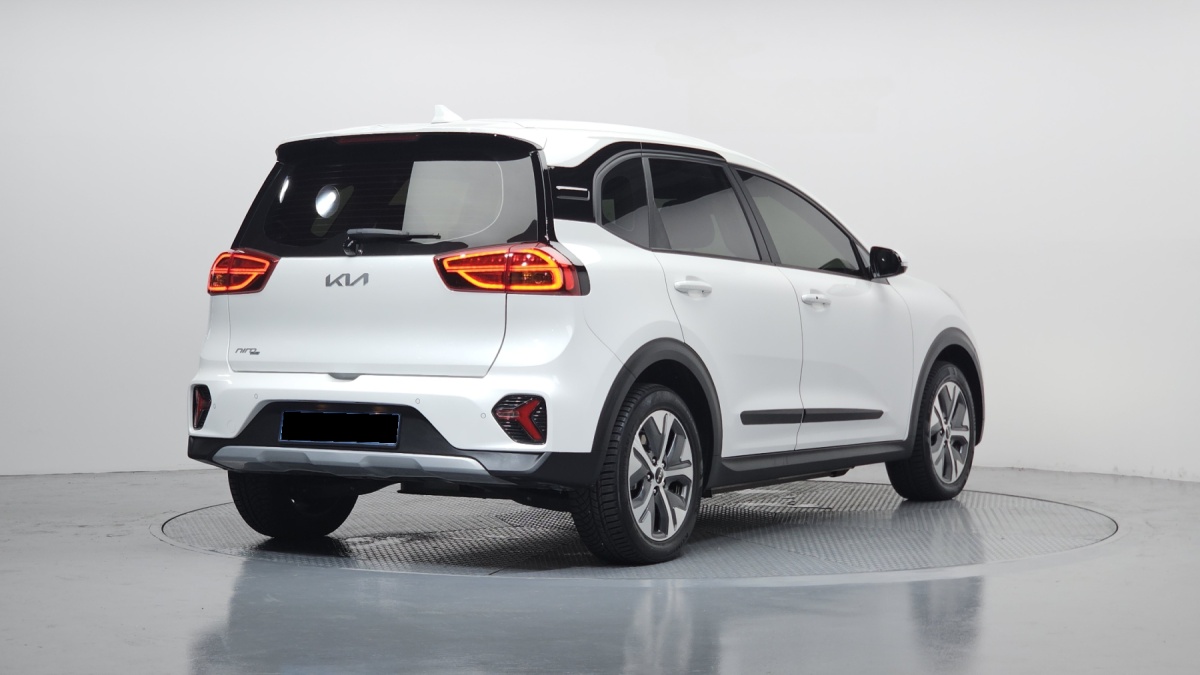 Kia Niro, 2023 — фото 2 из 12