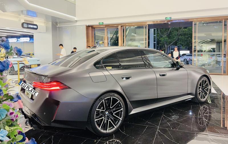 BMW M5 Hybrid, 2025 — фото 6 из 12