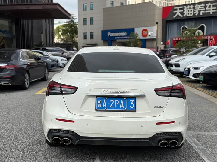 Maserati Ghibli, 2023 — фото 8 из 9