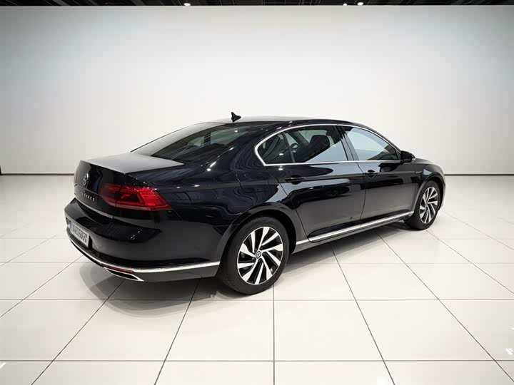 Volkswagen Magotan GTE Hybrid, 2023 — фото 7 из 9