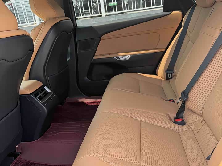 Lexus ES, 2026 — фото 9 из 9