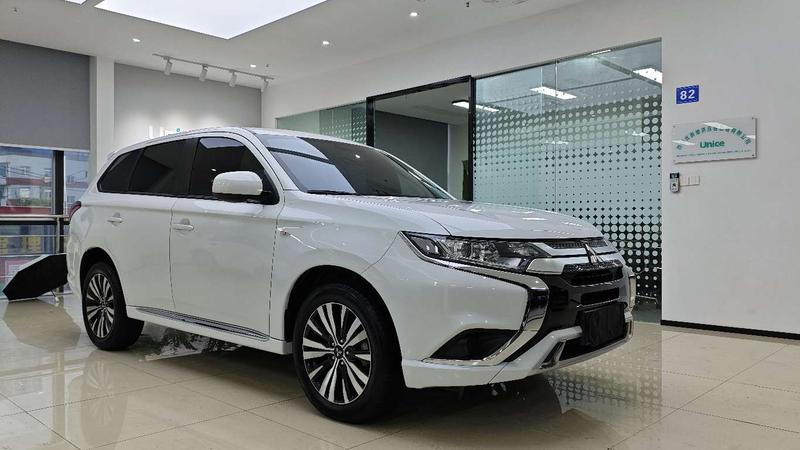 Mitsubishi Outlander, 2023 — фото 3 из 10