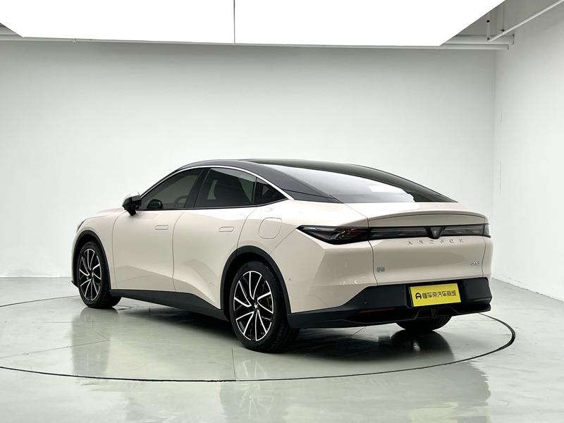 BAIC Arcfox Alpha S5, 2025 — фото 5 из 12