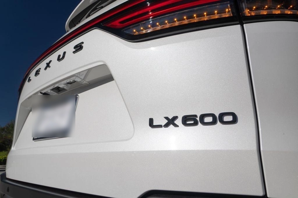 Lexus LX, 2022 — фото 10 из 12