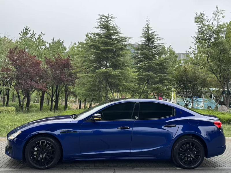 Maserati Ghibli, 2023 — фото 4 из 10