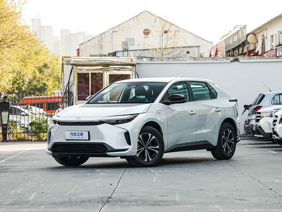 Toyota bZ4X Platinum, 2026 — купить в Москве под ключ