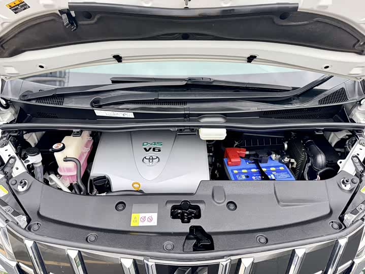 Toyota Alphard, 2025 — фото 7 из 9