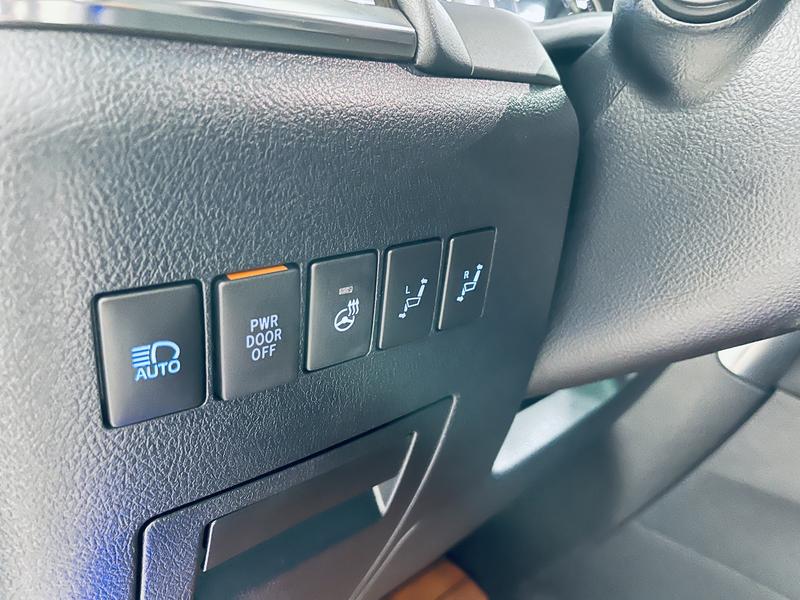 Toyota Vellfire, 2022 — фото 9 из 12