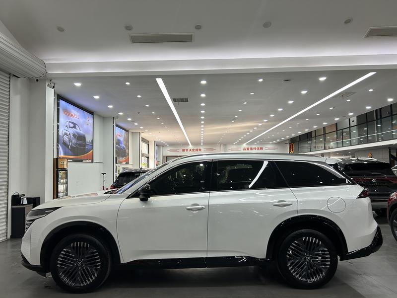 Nissan Pathfinder, 2023 — фото 2 из 11