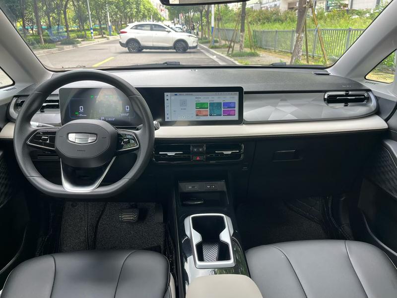 Geely Geometry E Firefly, 2024 — фото 7 из 10