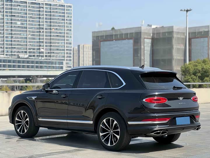Bentley Bentayga, 2022 — фото 5 из 9